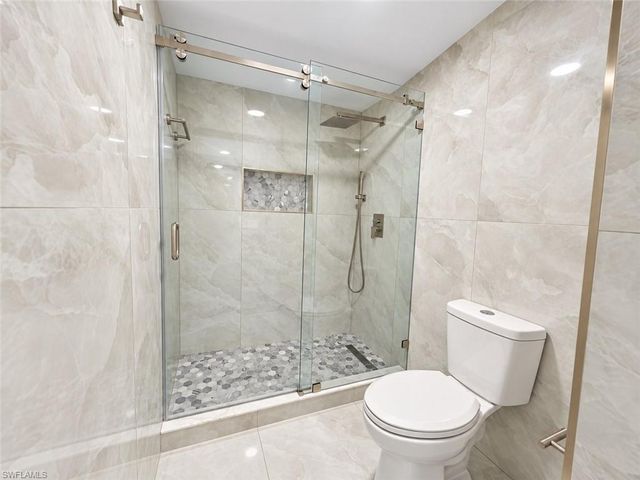 700 Valley Stream DR 303, Naples, FL 34113