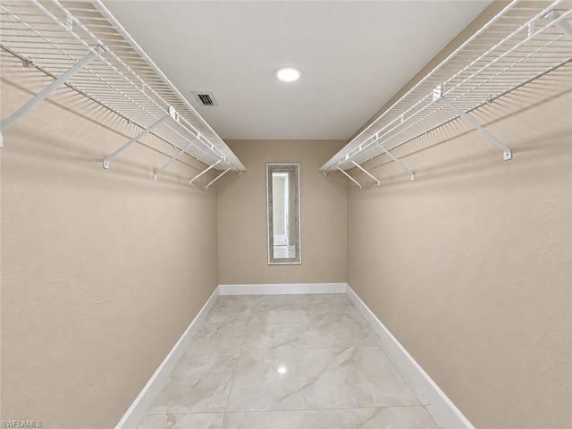 700 Valley Stream DR 303, Naples, FL 34113