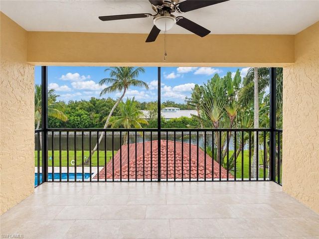 700 Valley Stream DR 303, Naples, FL 34113