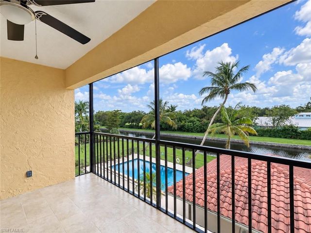 700 Valley Stream DR 303, Naples, FL 34113