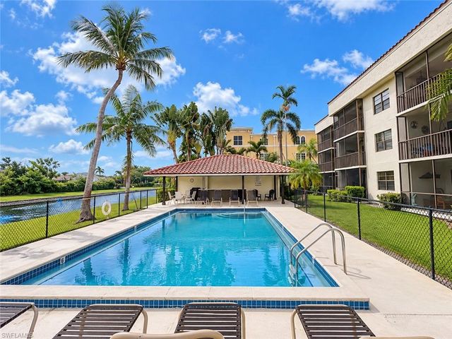 700 Valley Stream DR 303, Naples, FL 34113