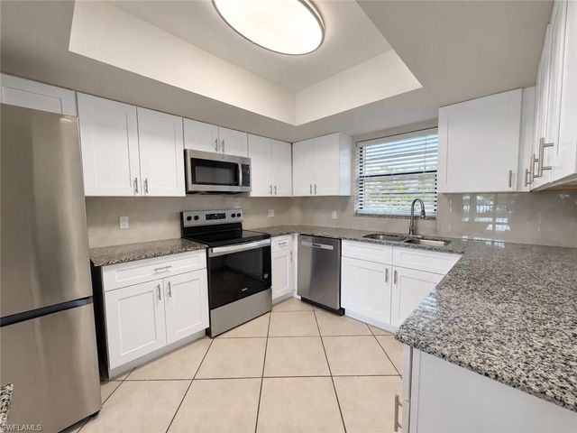 700 Valley Stream DR 303, Naples, FL 34113