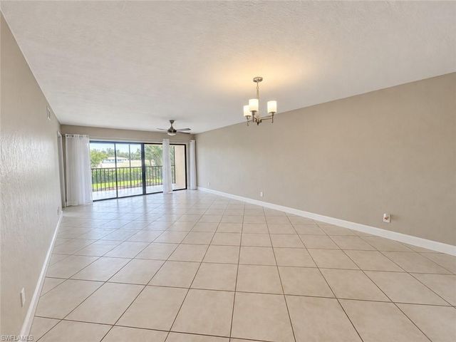 700 Valley Stream DR 303, Naples, FL 34113