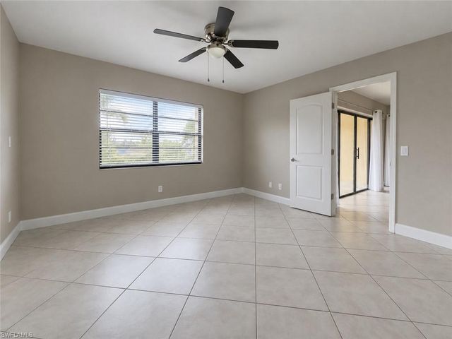 700 Valley Stream DR 303, Naples, FL 34113