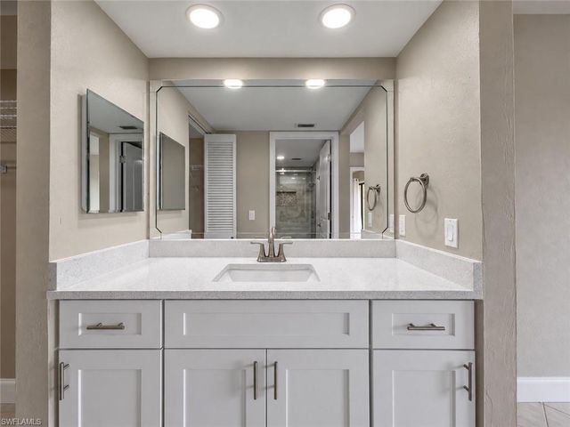 700 Valley Stream DR 303, Naples, FL 34113