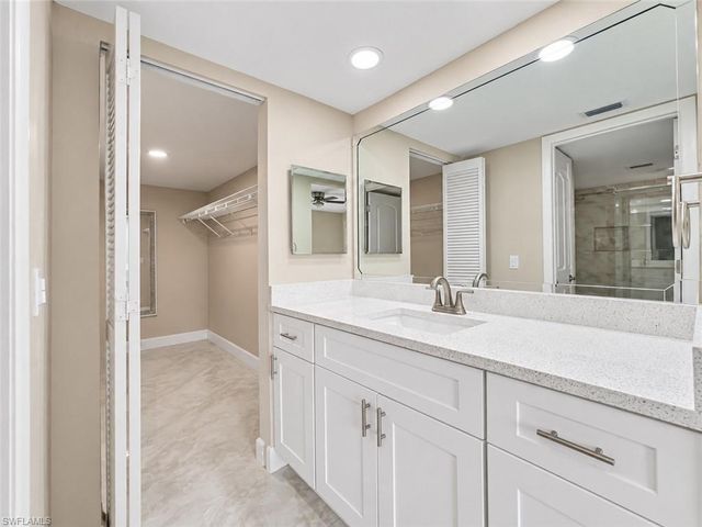 700 Valley Stream DR 303, Naples, FL 34113