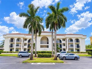 700 Valley Stream DR 303, Naples, FL 34113