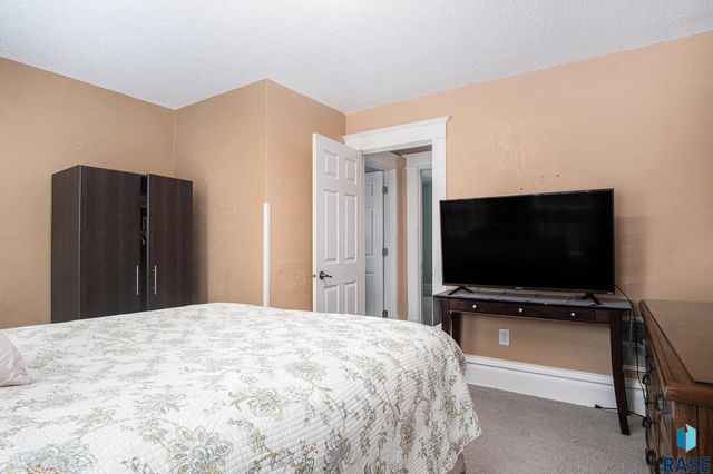 812 W 15th St, Sioux Falls, SD 57104
