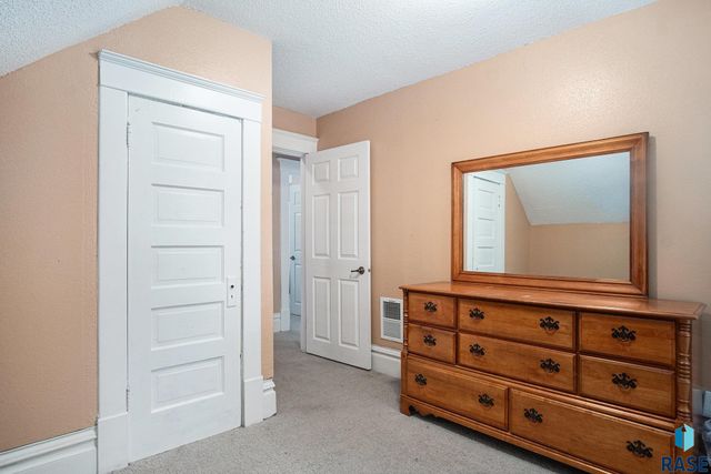 812 W 15th St, Sioux Falls, SD 57104