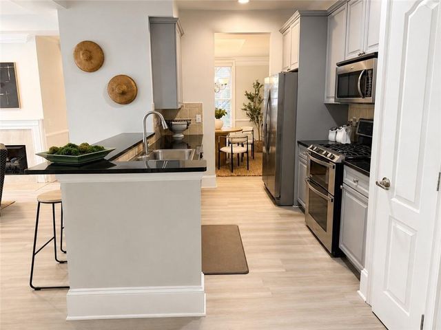 554 Centennial Lane NW, Atlanta, GA 30313
