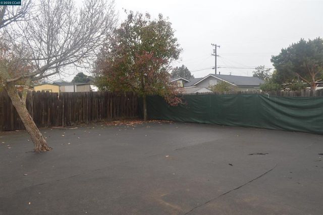 43 Bay Dr, Bay Point, CA 94565