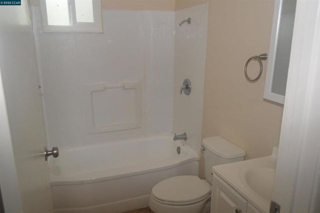 43 Bay Dr, Bay Point, CA 94565