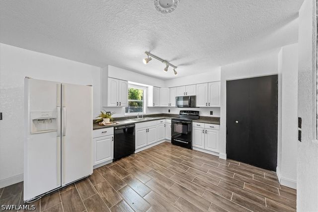 4027 Mindi AVE, Naples, FL 34112