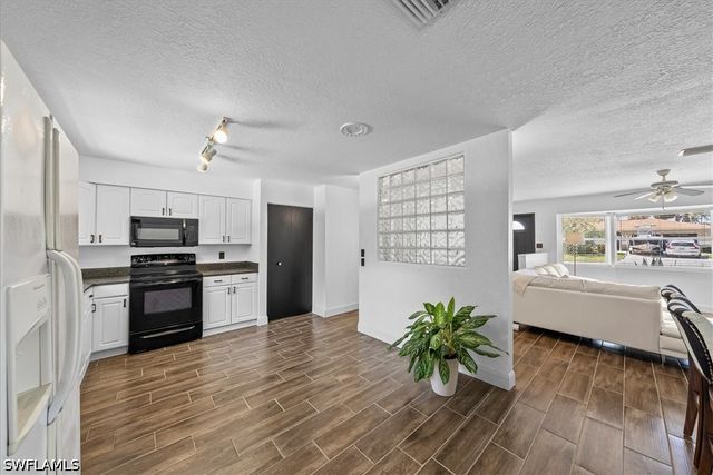 4027 Mindi AVE, Naples, FL 34112