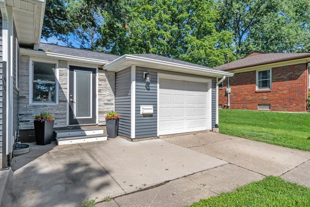 2420 Madison Street, Davenport, IA 52804