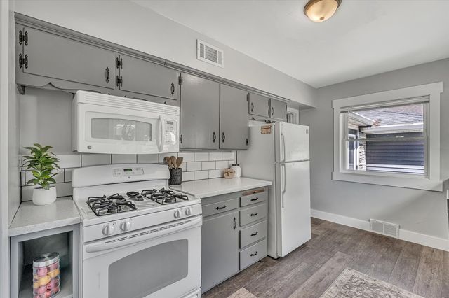 2420 Madison Street, Davenport, IA 52804