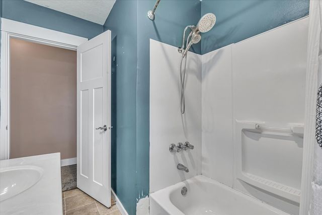 2420 Madison Street, Davenport, IA 52804