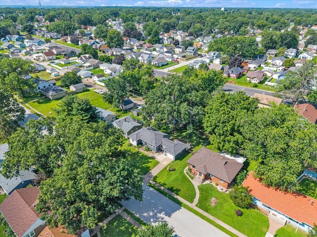 2420 Madison Street, Davenport, IA 52804