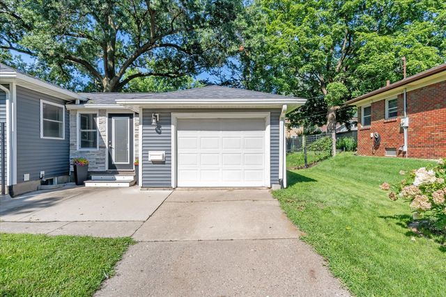 2420 Madison Street, Davenport, IA 52804