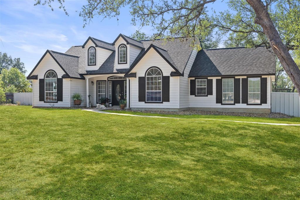 280 Stonegate DR, Johnson City, TX 78636
