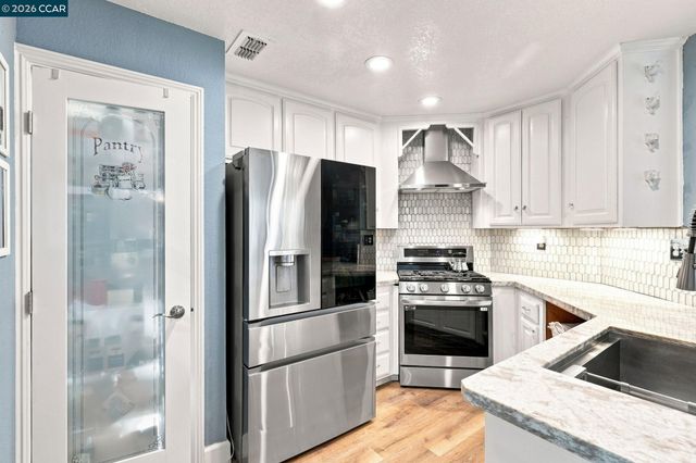 25 Sparrow Hawk Ct., Oakley, CA 94561