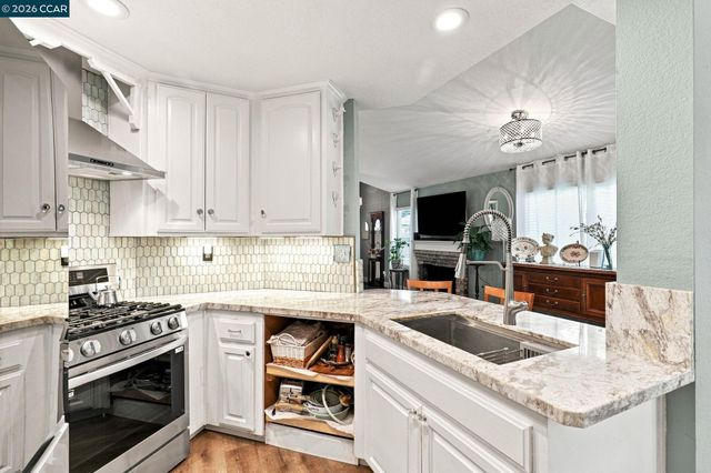25 Sparrow Hawk Ct., Oakley, CA 94561