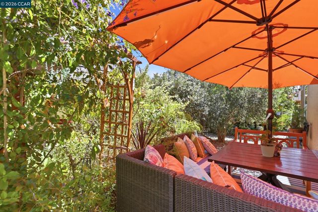 25 Sparrow Hawk Ct., Oakley, CA 94561