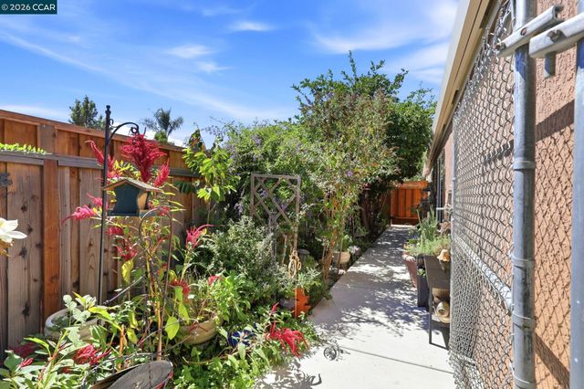25 Sparrow Hawk Ct., Oakley, CA 94561