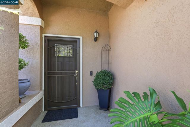 25 Sparrow Hawk Ct., Oakley, CA 94561