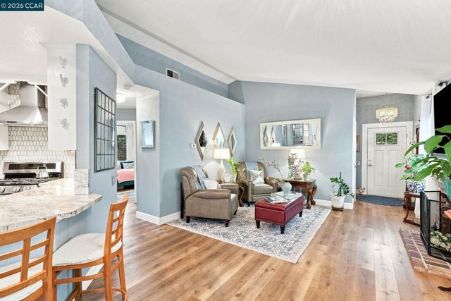 25 Sparrow Hawk Ct., Oakley, CA 94561