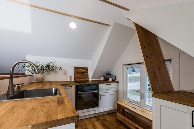 1685 Dover Road, Epsom, NH 03234