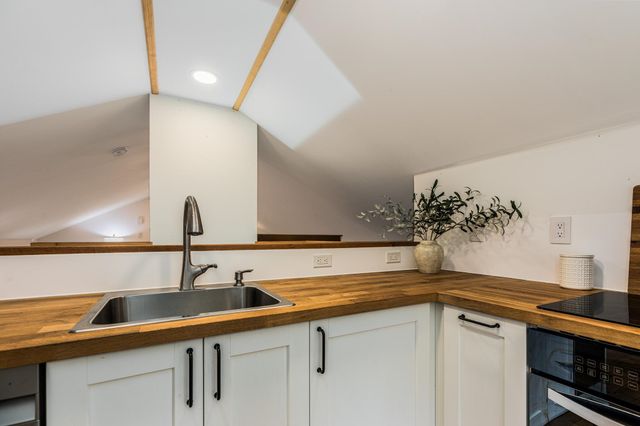 1685 Dover Road, Epsom, NH 03234