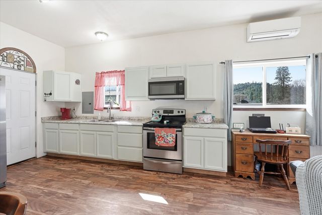 235 Ann Roy Drive, Grants Pass, OR 97527