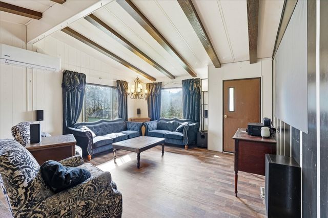 235 Ann Roy Drive, Grants Pass, OR 97527