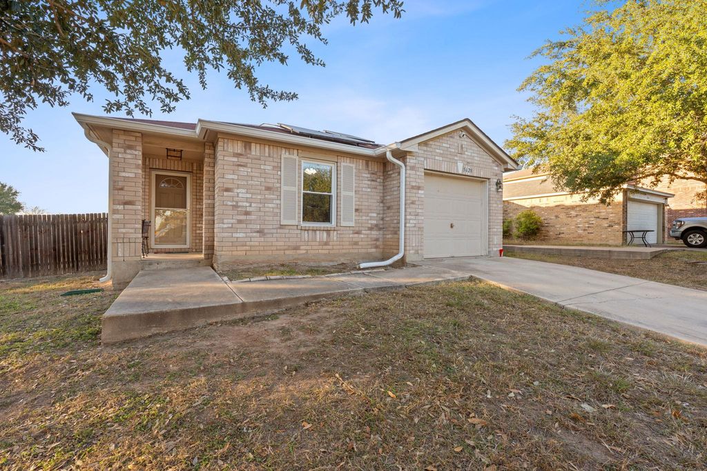 5628 SE Sunday Silence DR, Del Valle, TX 78617