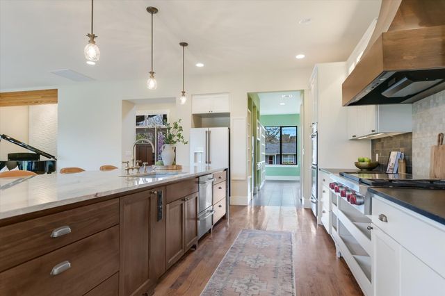 1210 Alguno RD, Austin, TX 78757