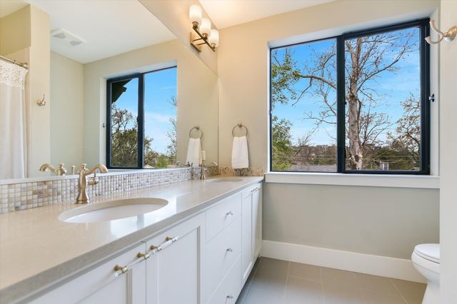 1210 Alguno RD, Austin, TX 78757