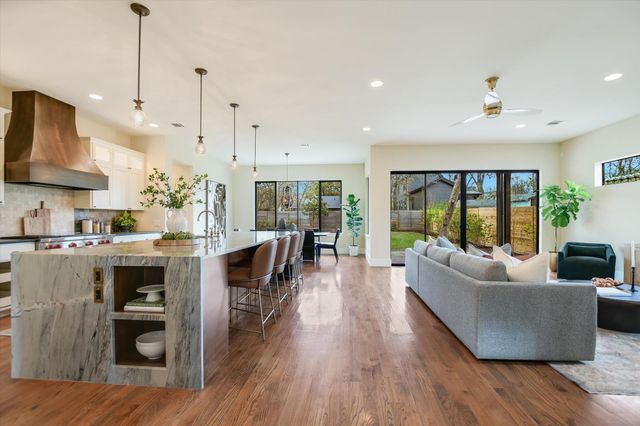 1210 Alguno RD, Austin, TX 78757