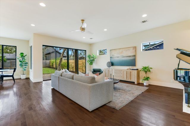 1210 Alguno RD, Austin, TX 78757