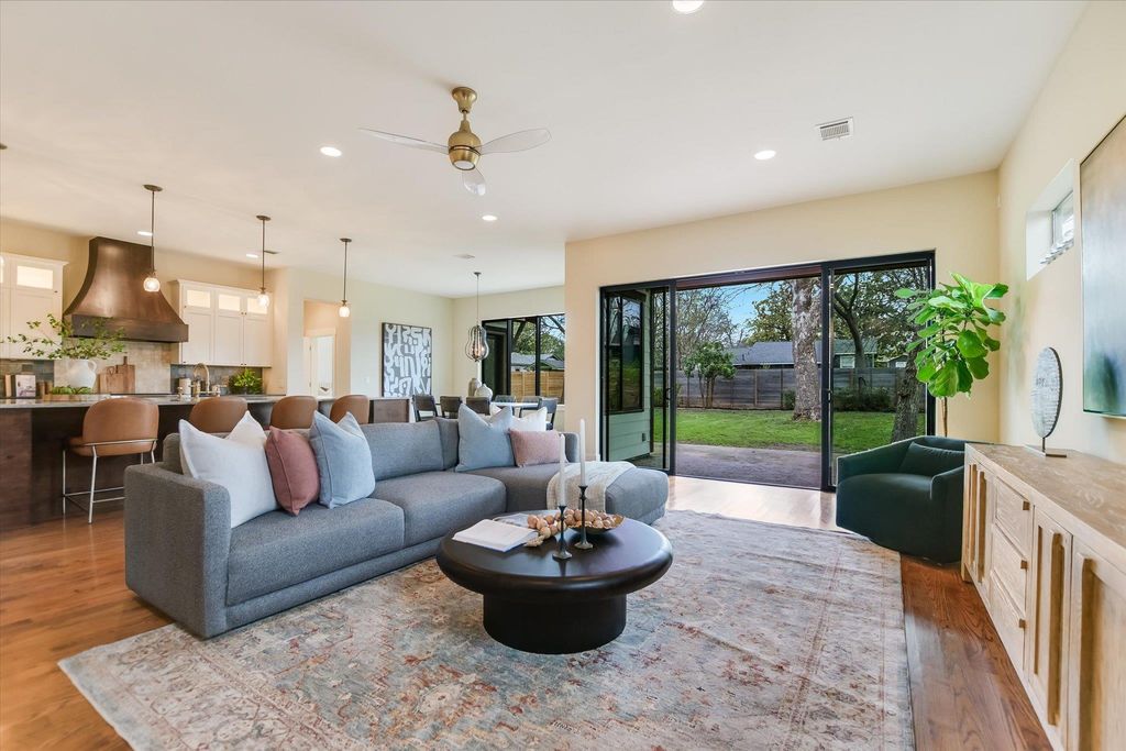 1210 Alguno RD, Austin, TX 78757