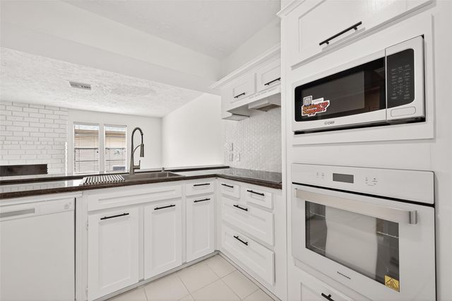 30 SW Windsor Court Court, Missouri City, TX 77459