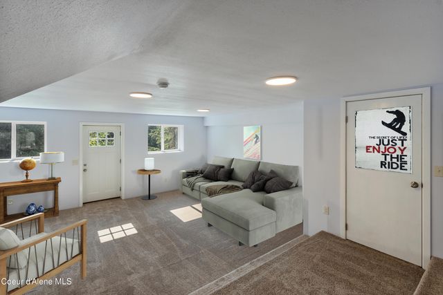 205 Ullr Dr, Sandpoint, ID 83864