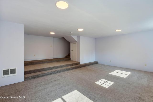 205 Ullr Dr, Sandpoint, ID 83864