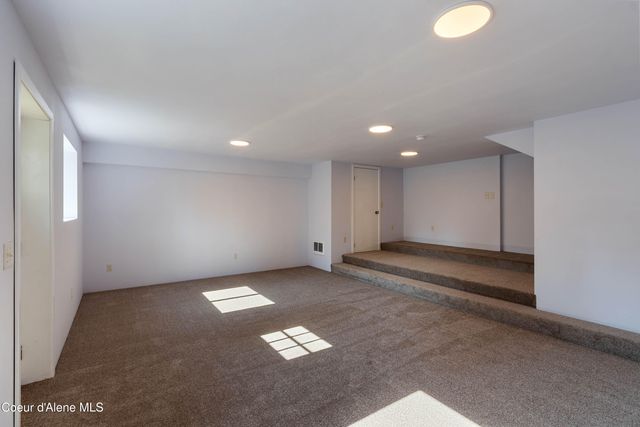 205 Ullr Dr, Sandpoint, ID 83864