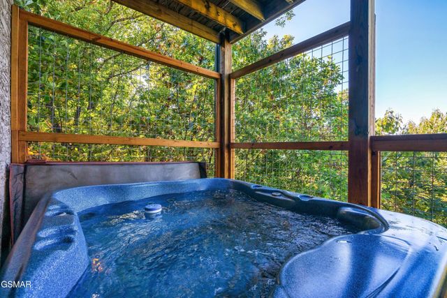 10581060 Pinecrest Way, Sevierville, TN 37862