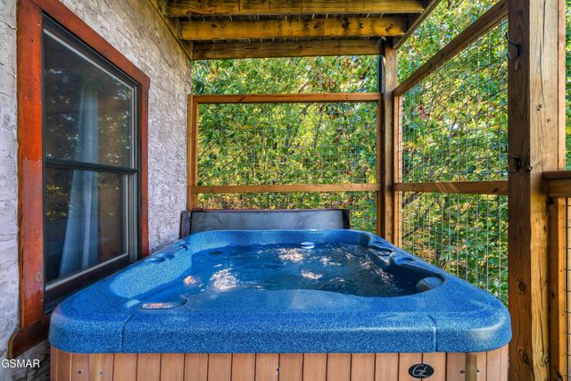 10581060 Pinecrest Way, Sevierville, TN 37862