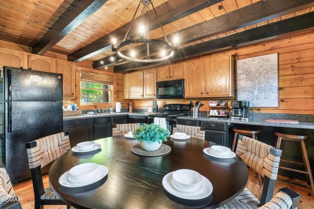 10581060 Pinecrest Way, Sevierville, TN 37862