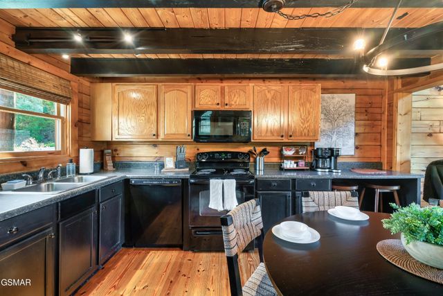 10581060 Pinecrest Way, Sevierville, TN 37862