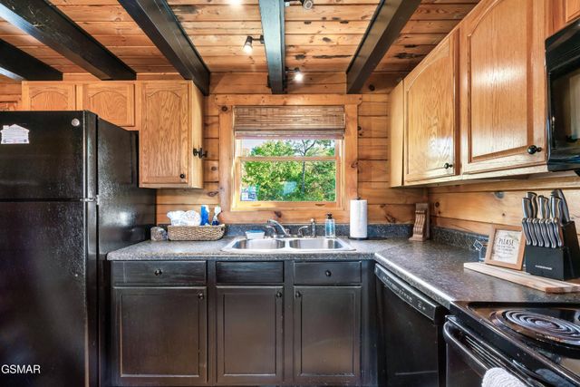 10581060 Pinecrest Way, Sevierville, TN 37862