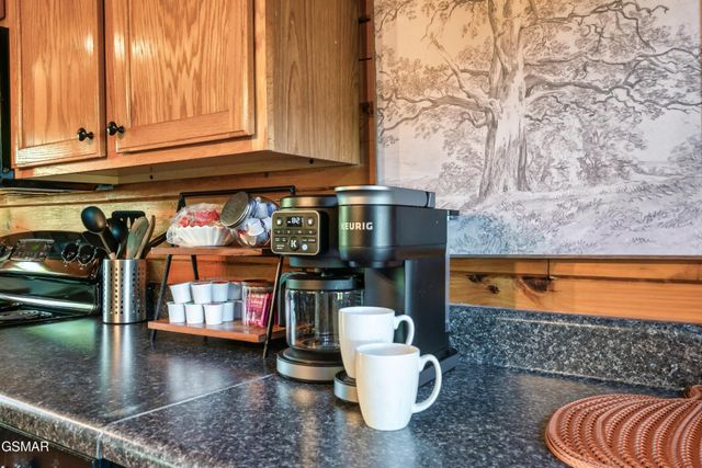 10581060 Pinecrest Way, Sevierville, TN 37862